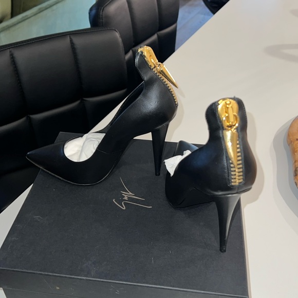 Giuseppe Zanotti
Horn Zip-Back Pump, Black - Picture 3 of 9